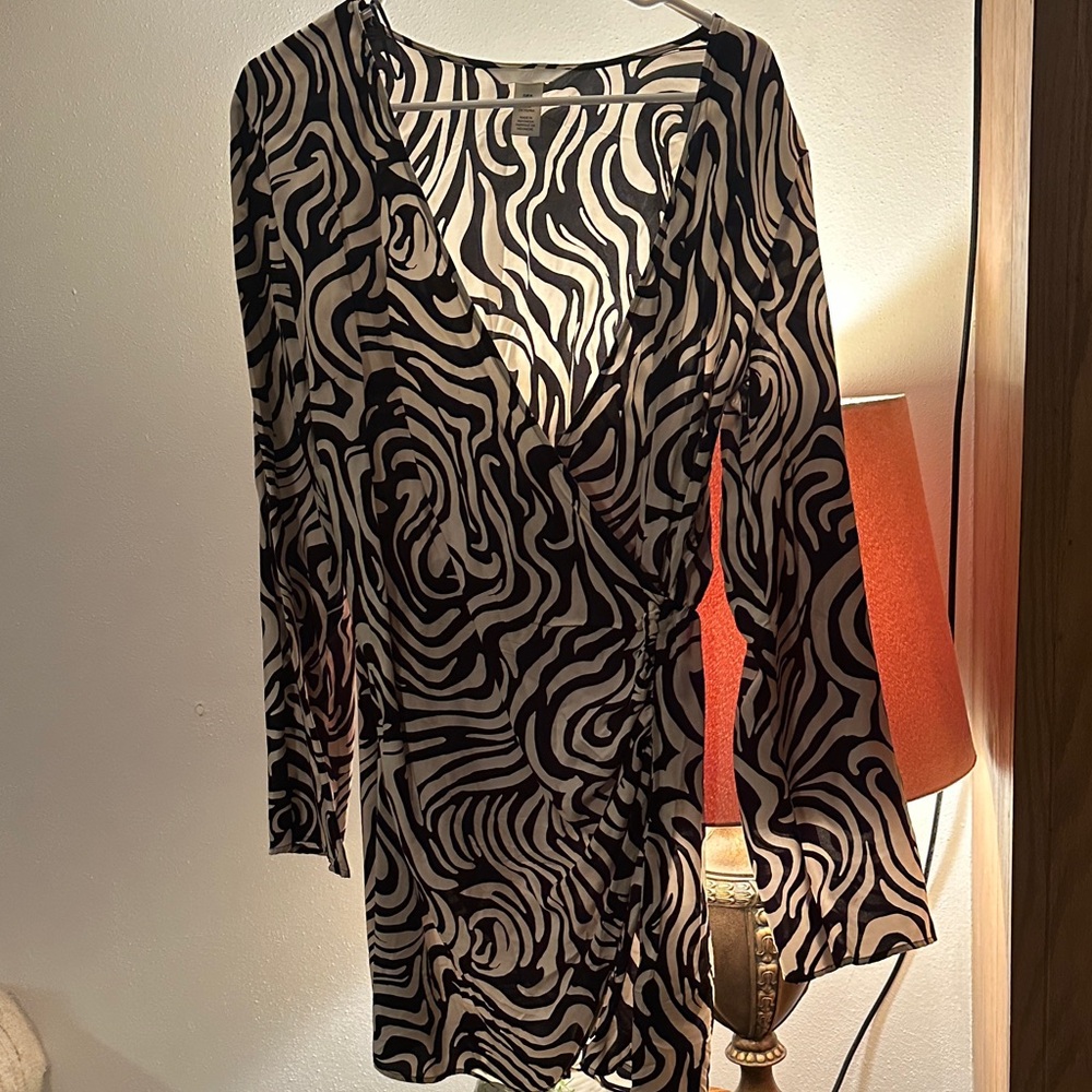 H&M Black and White Zebra Long Sleeve Dress